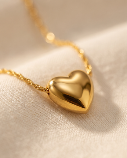 Collier Cœur Puffy — gros plan sur le pendentif cœur bombé