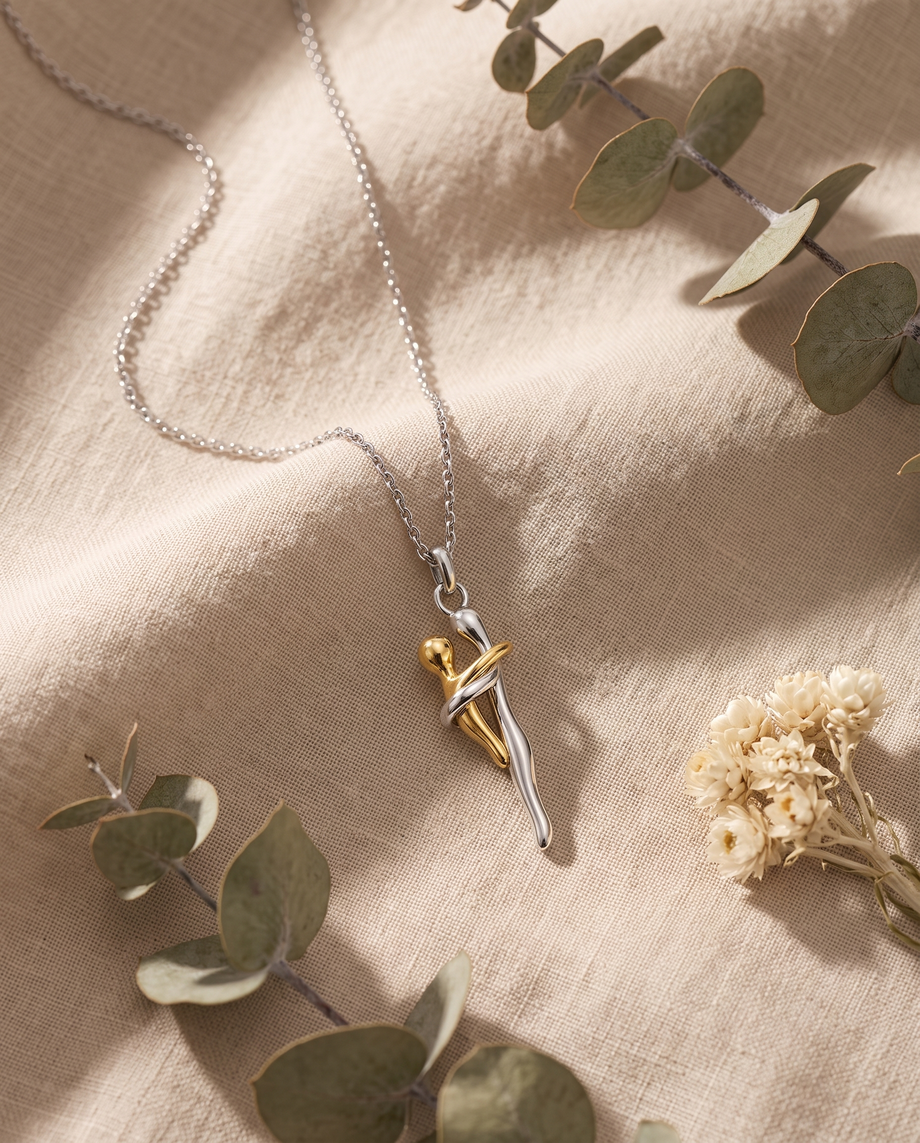 Collier Mère & Enfant sur lin beige avec eucalyptus