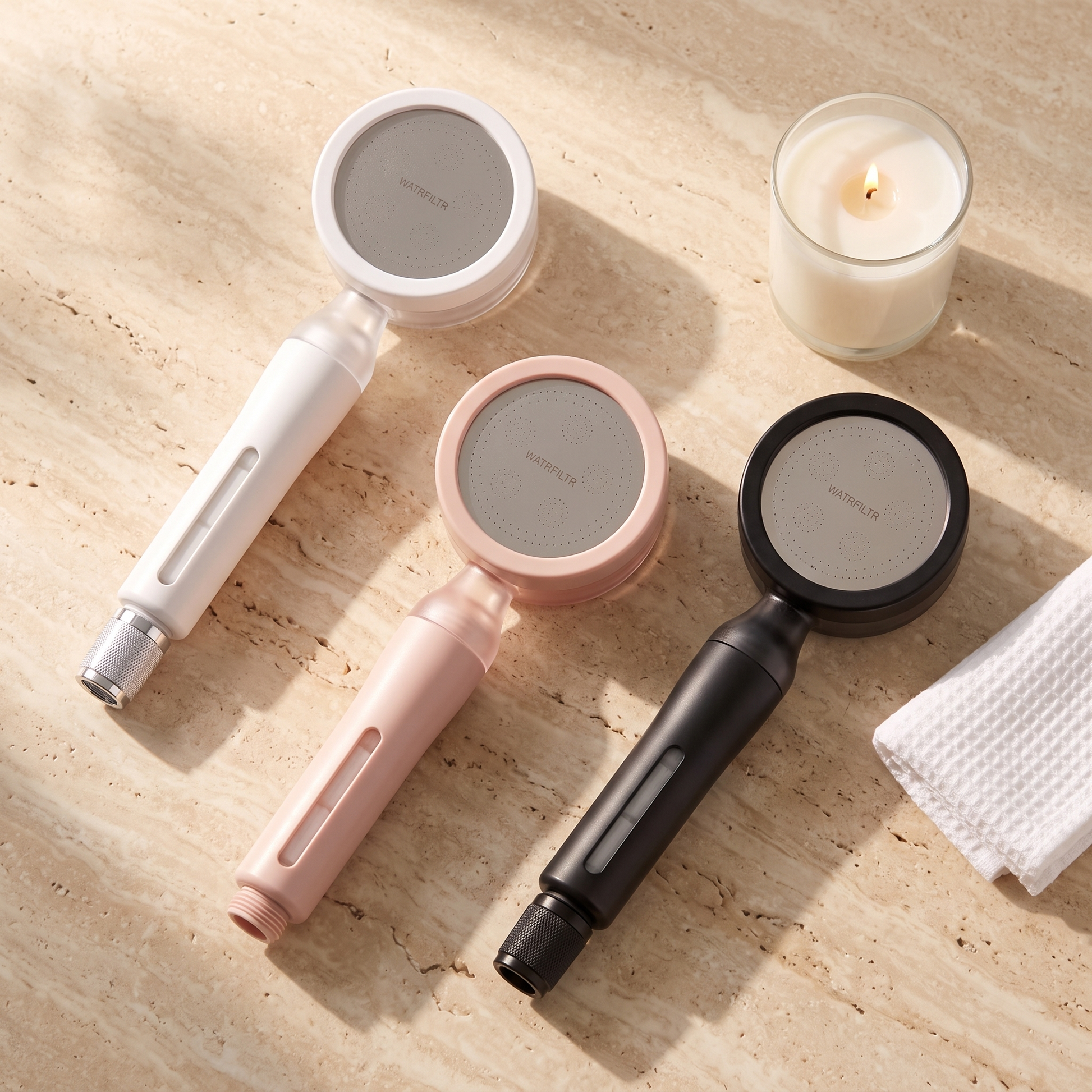 Les trois coloris : Blanc, Rose, Noir